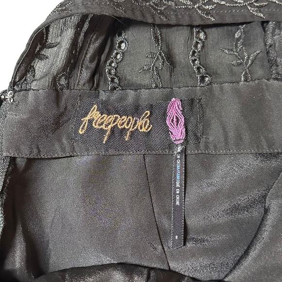 Free People Mackenzie Mini Dress - Black Eyelet + Open Back - Size 8 – NWT 🔥✨ - Picture 9 of 12